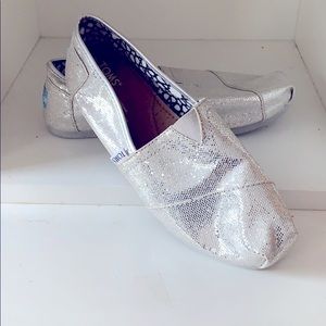 Brand New Never Worn Toms glittery shoes size 7.5